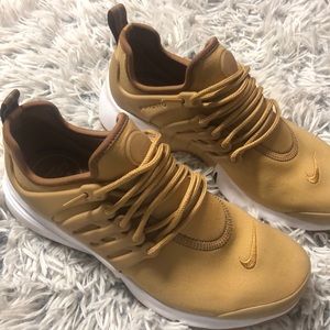 Woman’s Nike Prestos!